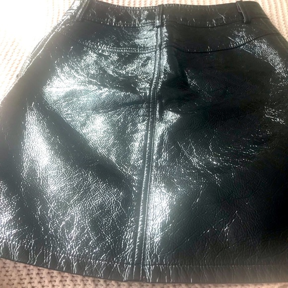 H &M faux leather black shiny in excellent condition size us 6 - Picture 1 of 16
